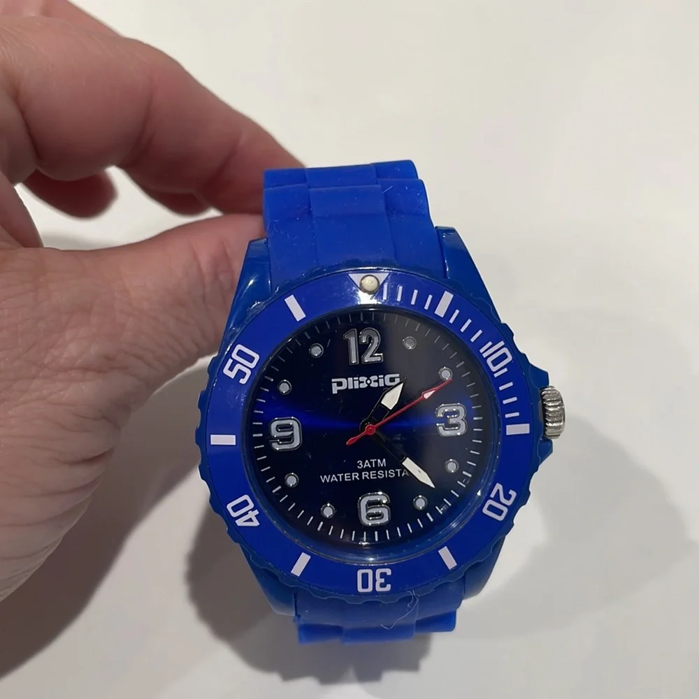 Plixio Royal Blue watch with molded plastic band. New.